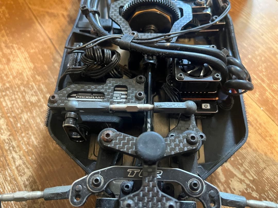 TLR 22X-4 4WD ラジコンカー