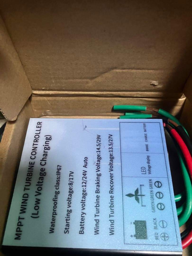 風力コントローラー　12/24v/800w 電圧モニター付き