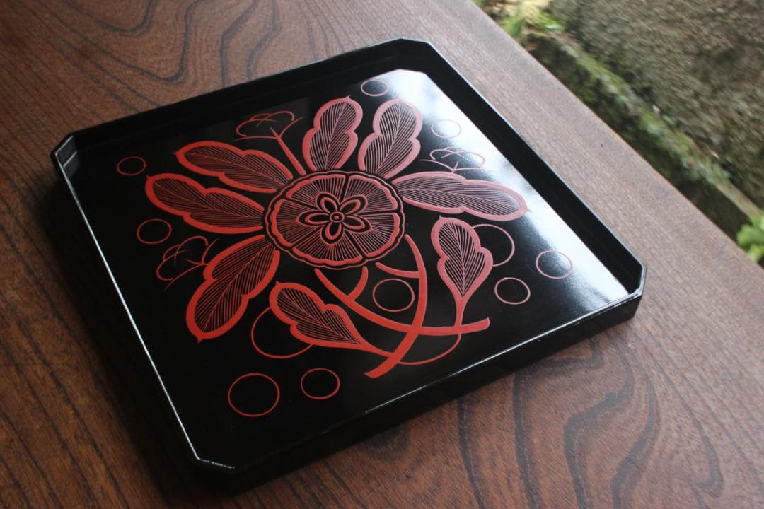 時代逸品！端正な黒漆に優美な木芙蓉文の映える隅切四方折敷（検京塗吉野塗お盆お膳