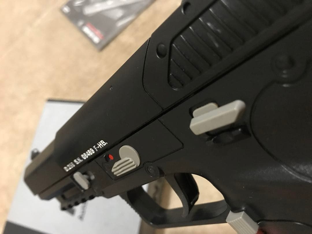 東京マルイ　ガスガンのFN5ー7ファイブセブン　スペマグ3本