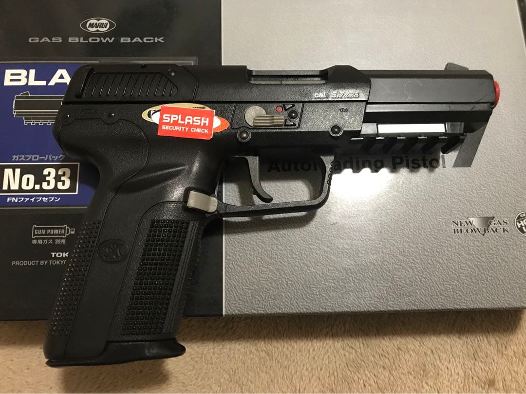 東京マルイ　ガスガンのFN5ー7ファイブセブン　スペマグ3本