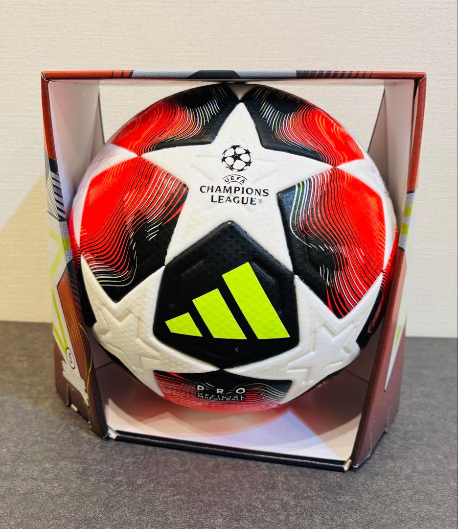 アディダス　サッカーボール　Champions League 公式球　5号球
