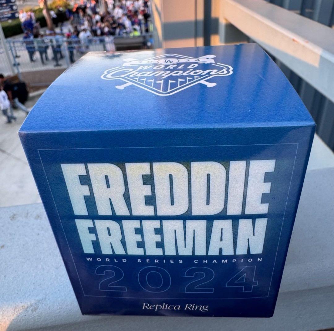 MVPトリオ　大谷翔平　フリーマン　ベッツ　ワールドチャンピオン　リング　冊子付