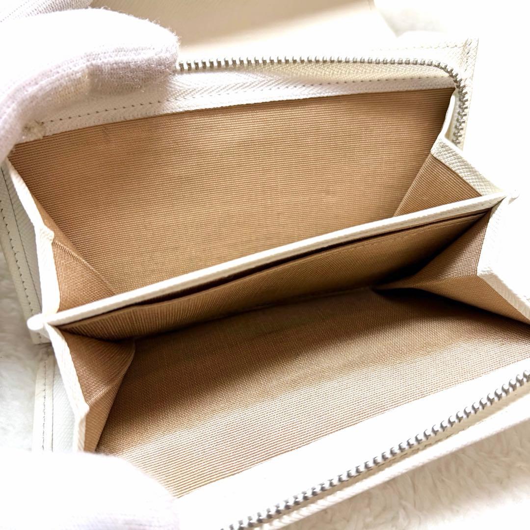 美品　BURBERRY バーバリー 二つ折り財布 ノバチェック ホワイト