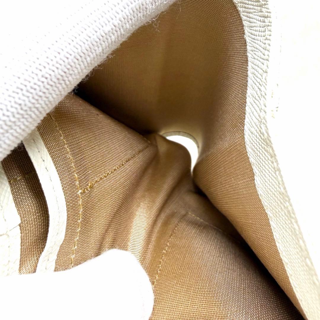 美品　BURBERRY バーバリー 二つ折り財布 ノバチェック ホワイト