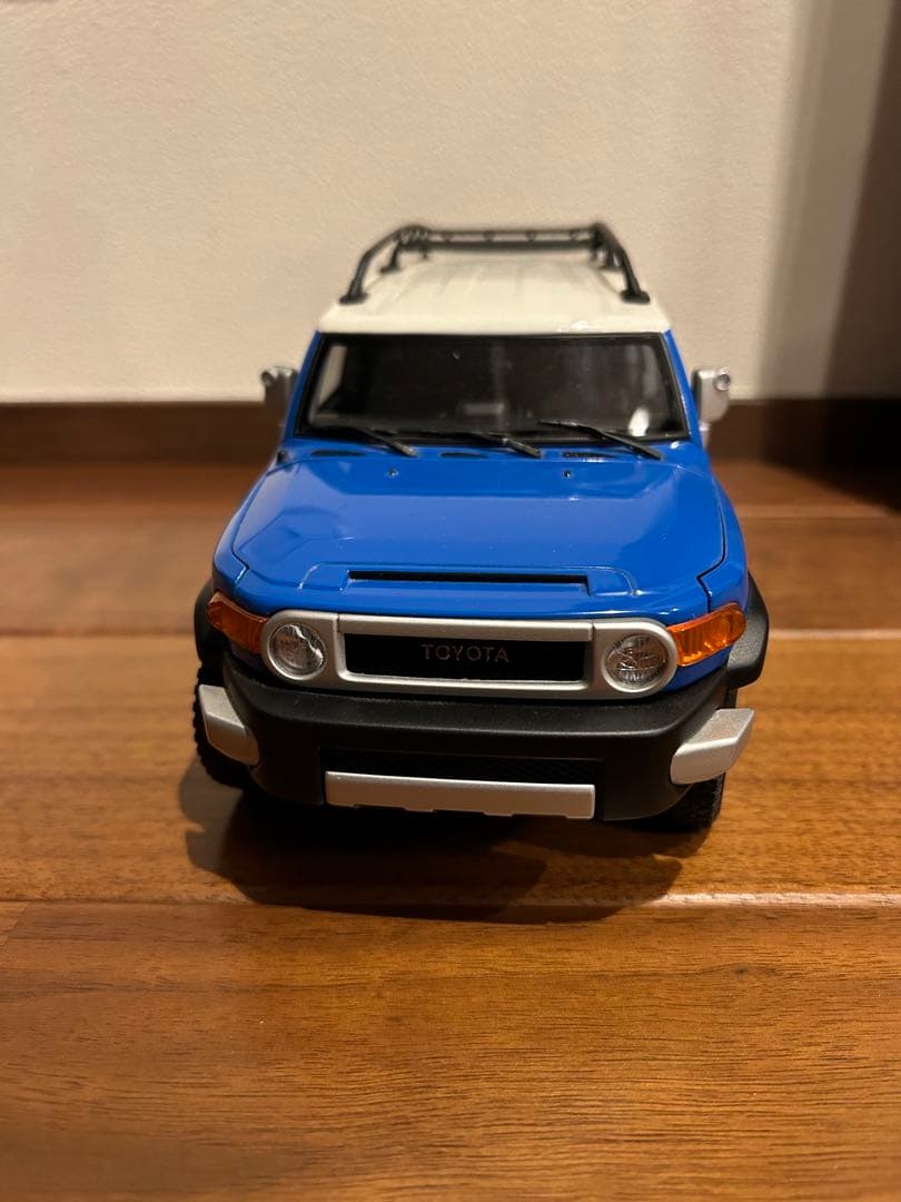 トヨタ FJクルーザー ミニカー　オートアート　1/18