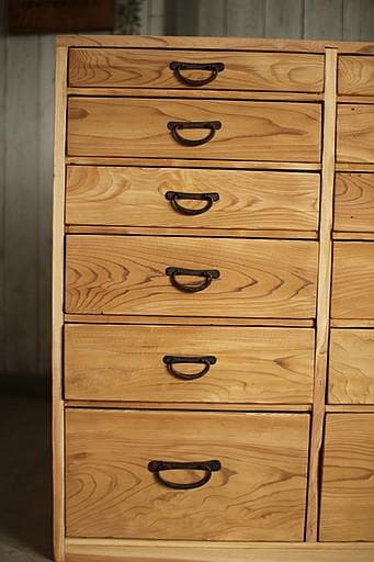 古い木製の引き出し　12杯　タンス　収納　古家具　古民家