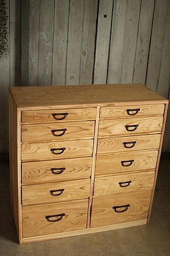 古い木製の引き出し　12杯　タンス　収納　古家具　古民家