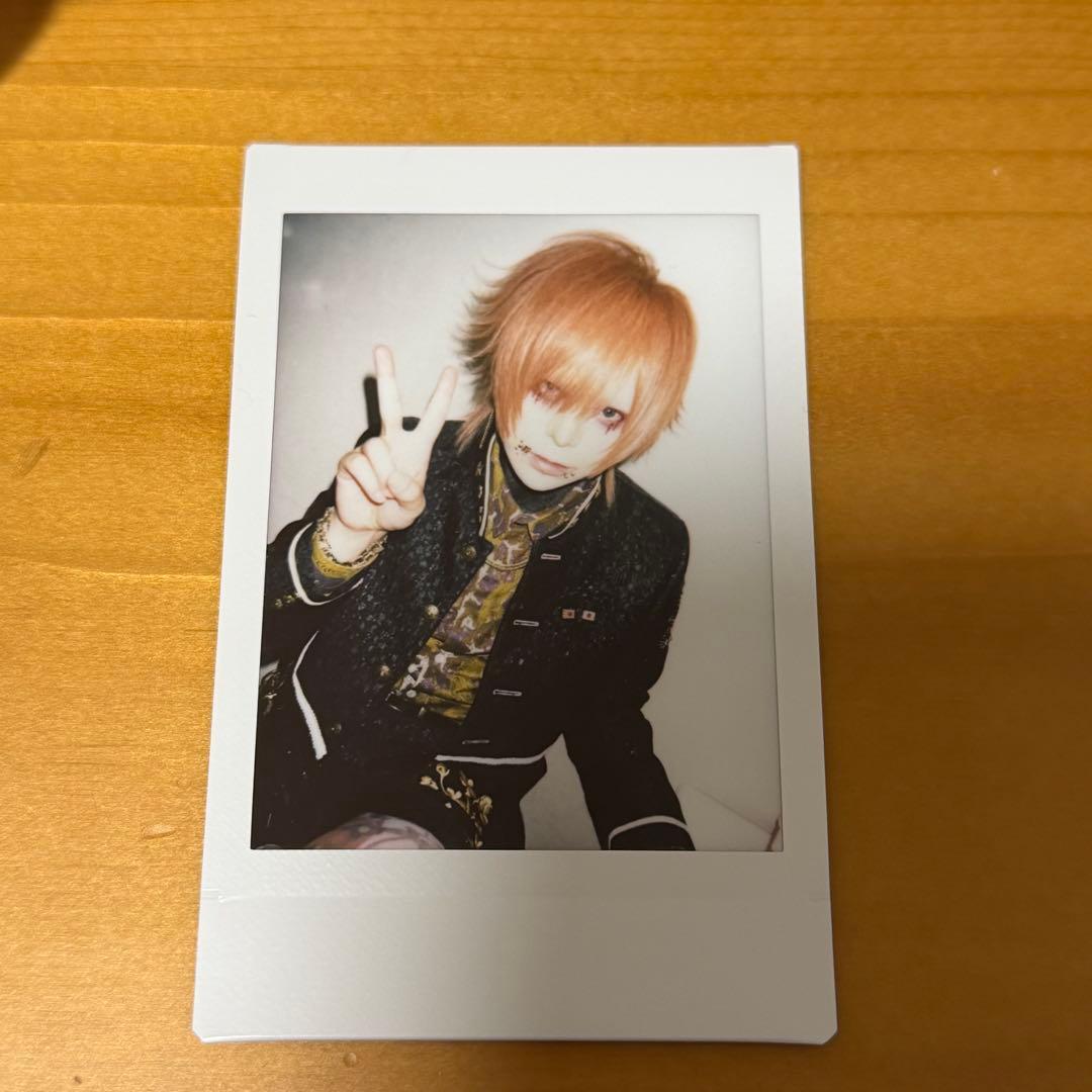 R指定 マモ チェキ