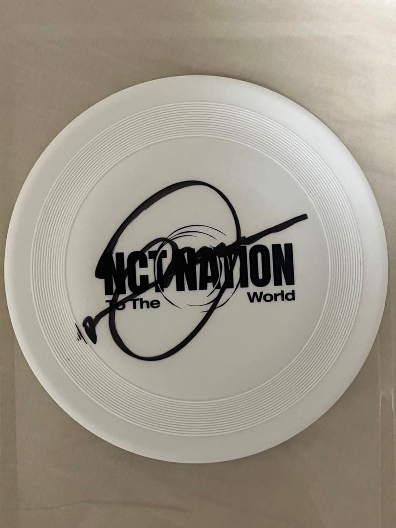 nct nationNCT ジョンウ　フリスビー 直筆サイン付き