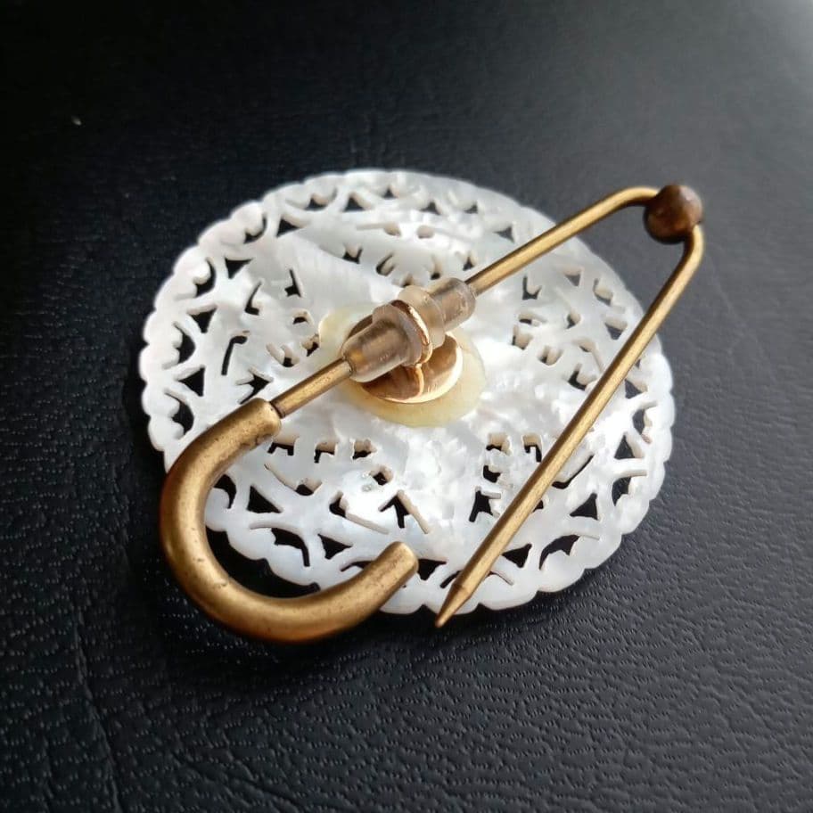 ベツレヘムパール 貝ボタン ブローチ 星 五芒星 工芸品 キルトピン付き