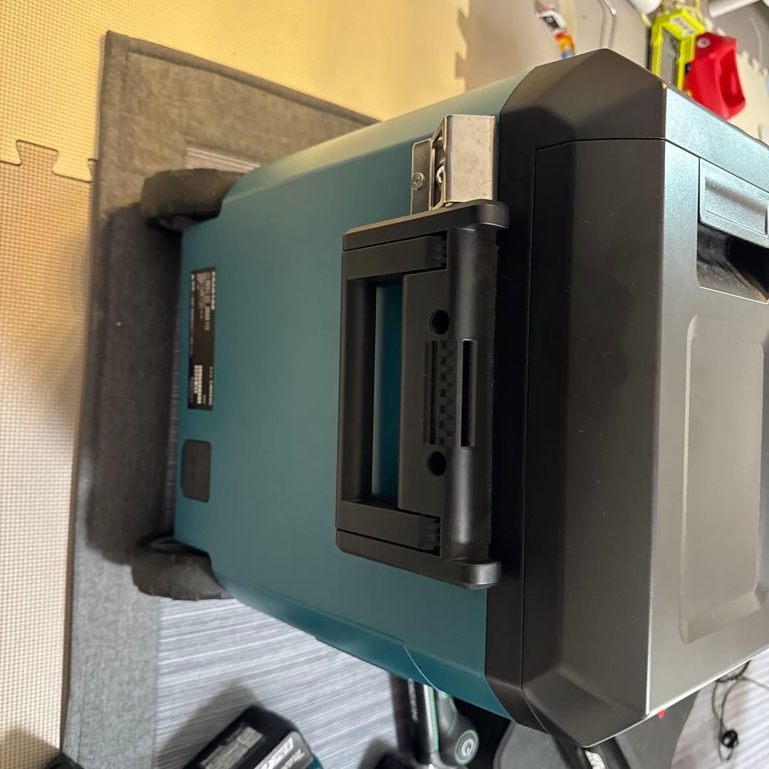 Makita cw004g 冷温庫 マキタ　クーラー　29L