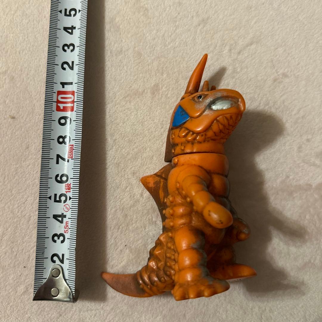 ウルトラマン 怪獣 フィギュア オレンジ
