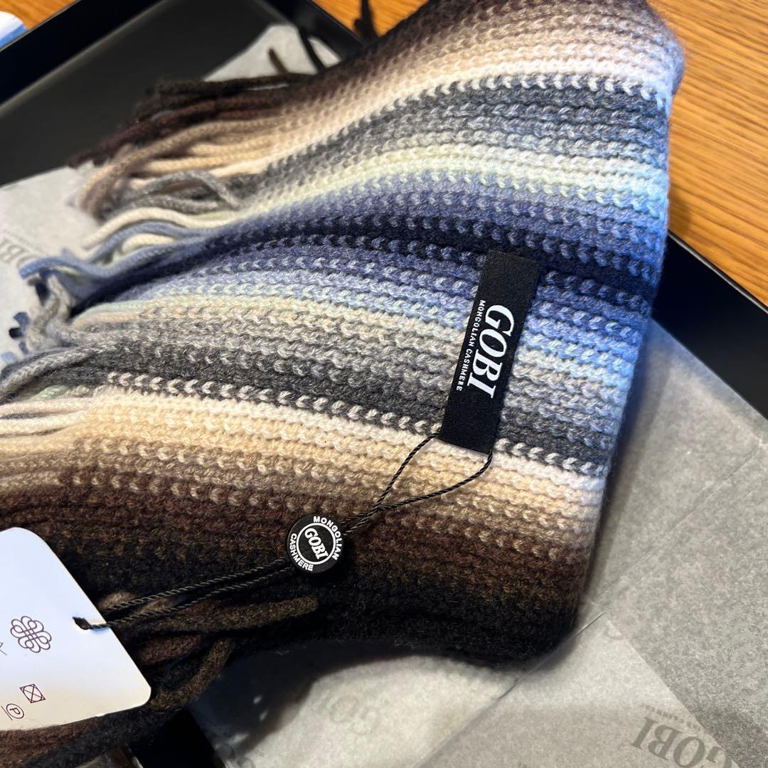 新品未使用　GOBI グラデーションマフラー アイボリー・ホワイト