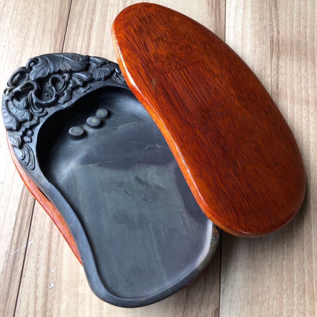 中国端渓硯 石眼あり 彫刻 唐木天地蓋付き　中古