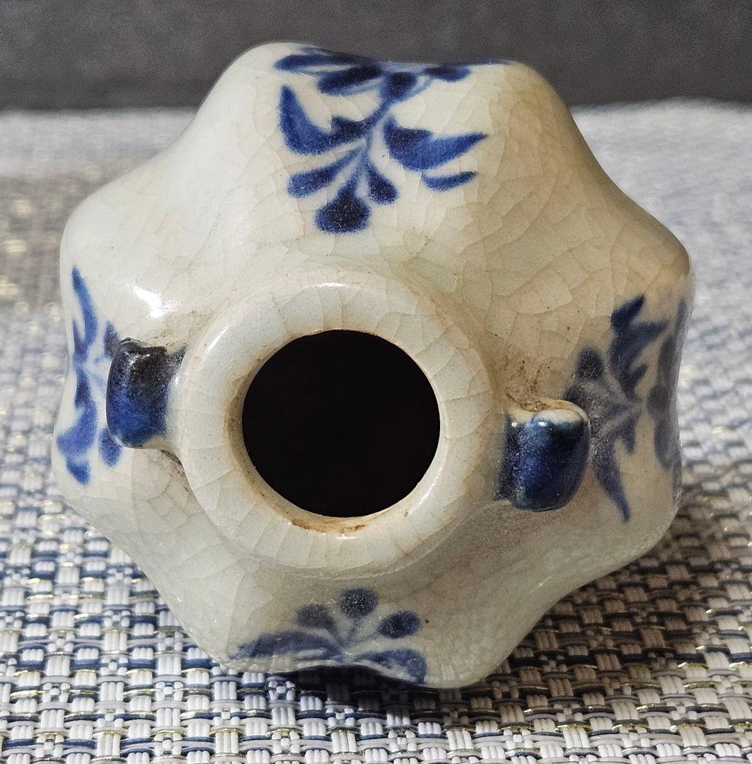 中国古陶磁器　中国古美術　青華　染付 草花の図　八面取り　双耳　花入れ　振り出し