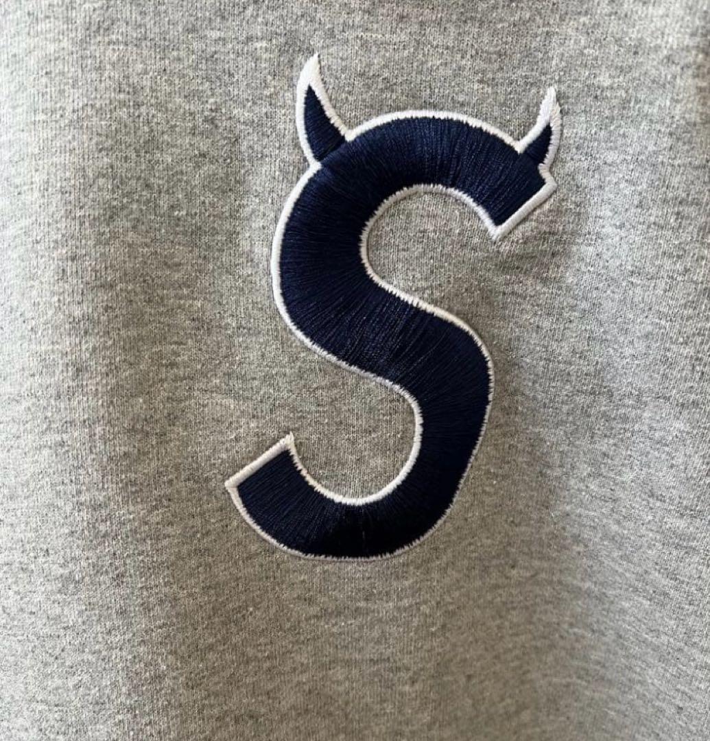 Supreme Sツノロゴ　グレーパーカー