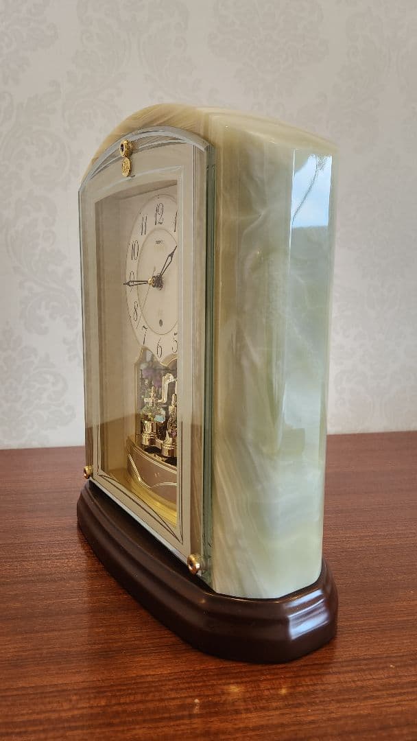 置時計SEIKOセイコーエンブレム　HW590M