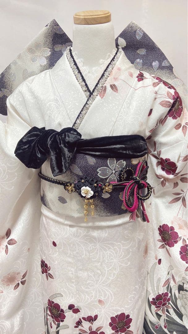 振袖 白と黒の花柄　振袖 成人式　振袖7点セット　振袖フルセット