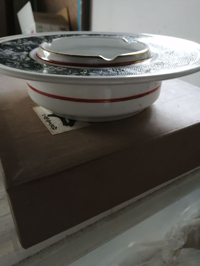 W高級品‼️九谷焼　青粒鉄仙　7号灰皿