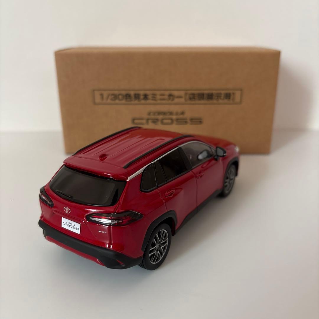 新型カローラクロス ミニカー カラーサンプル エモーショナルレッド【非売品】