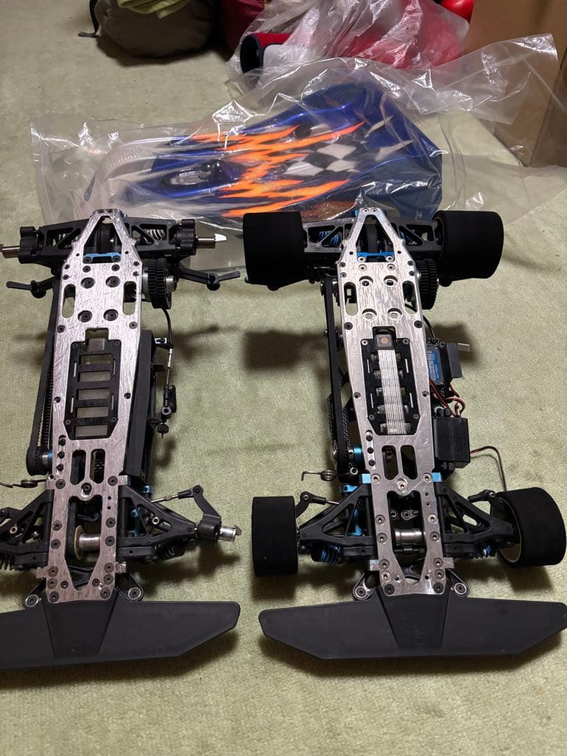 シェファード V8 2台 走行少な目 ボディ付き　1/8 エンジンRC