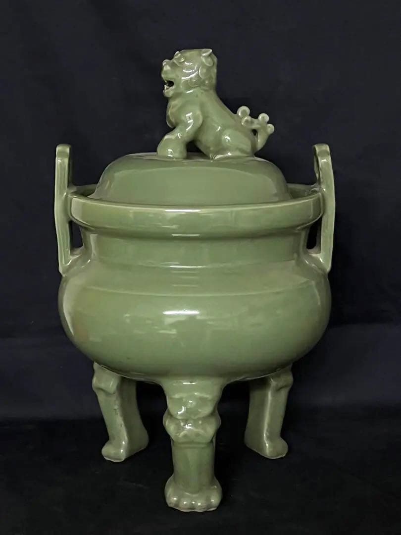 中国古美術　宋時代青磁香炉　龍泉窯三足香炉W66-0