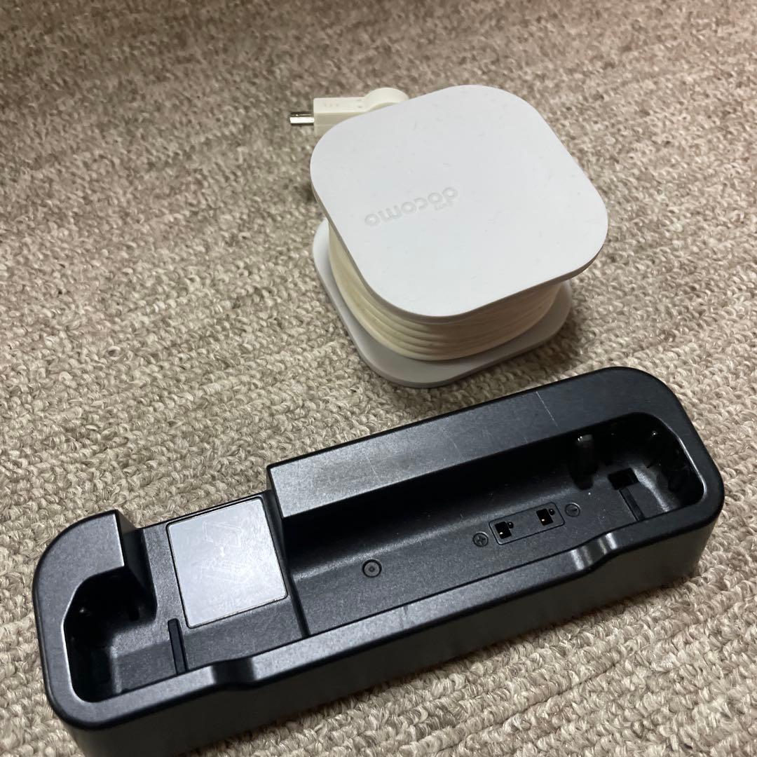 AQUOS SH-02L シルバー ロック解除済 充電器付