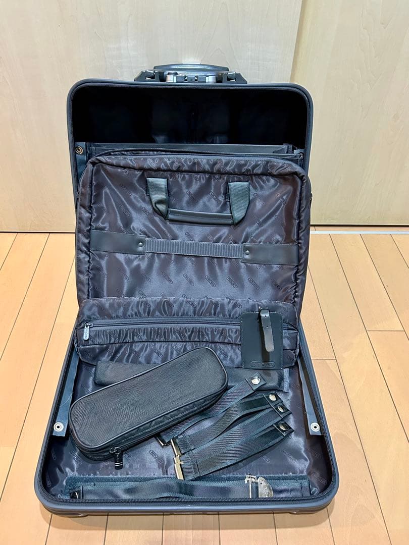 b*h様 Rimowa ビジネスとローリー 23L（機内持ち込み可／おまけ付）