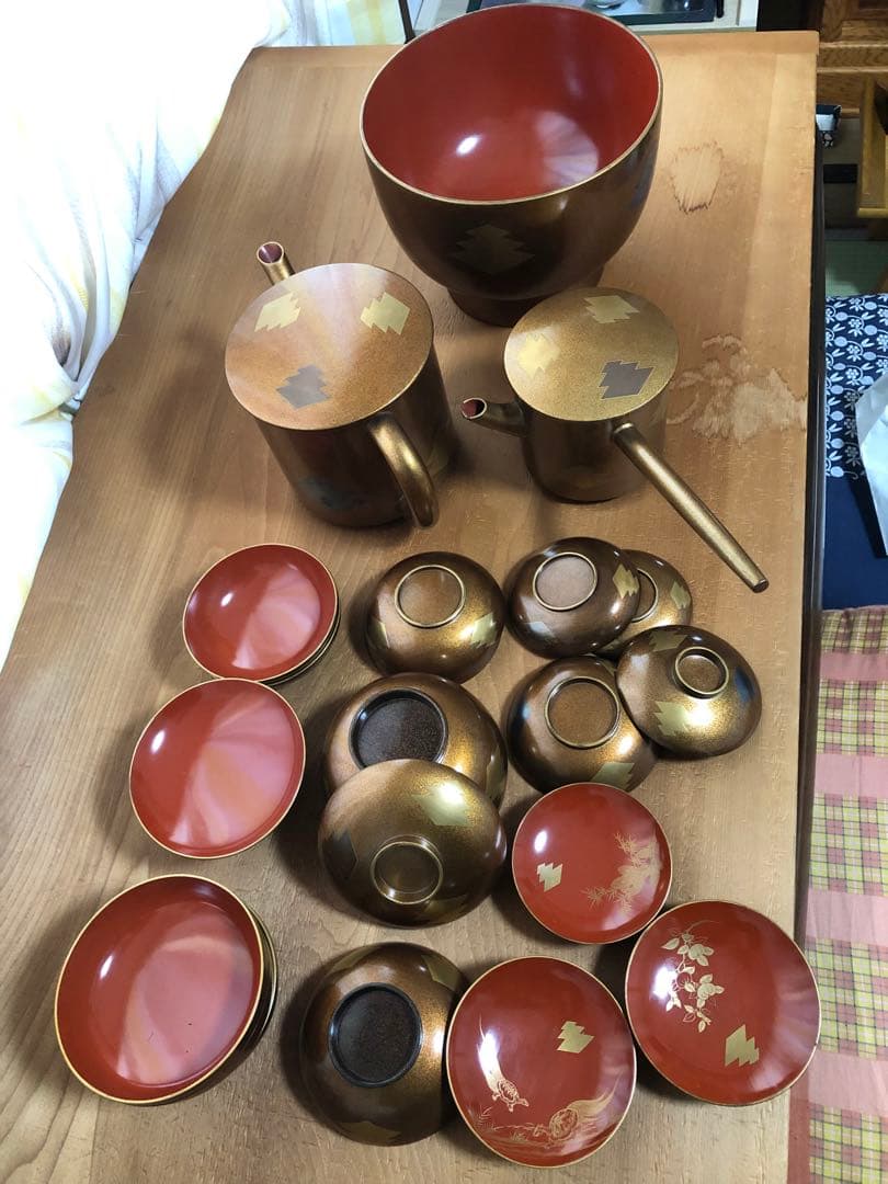 漆器セット 金色の葉模様