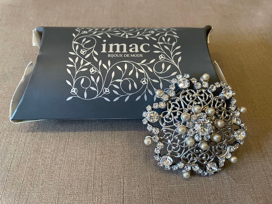 imac 装飾的な花のブローチ