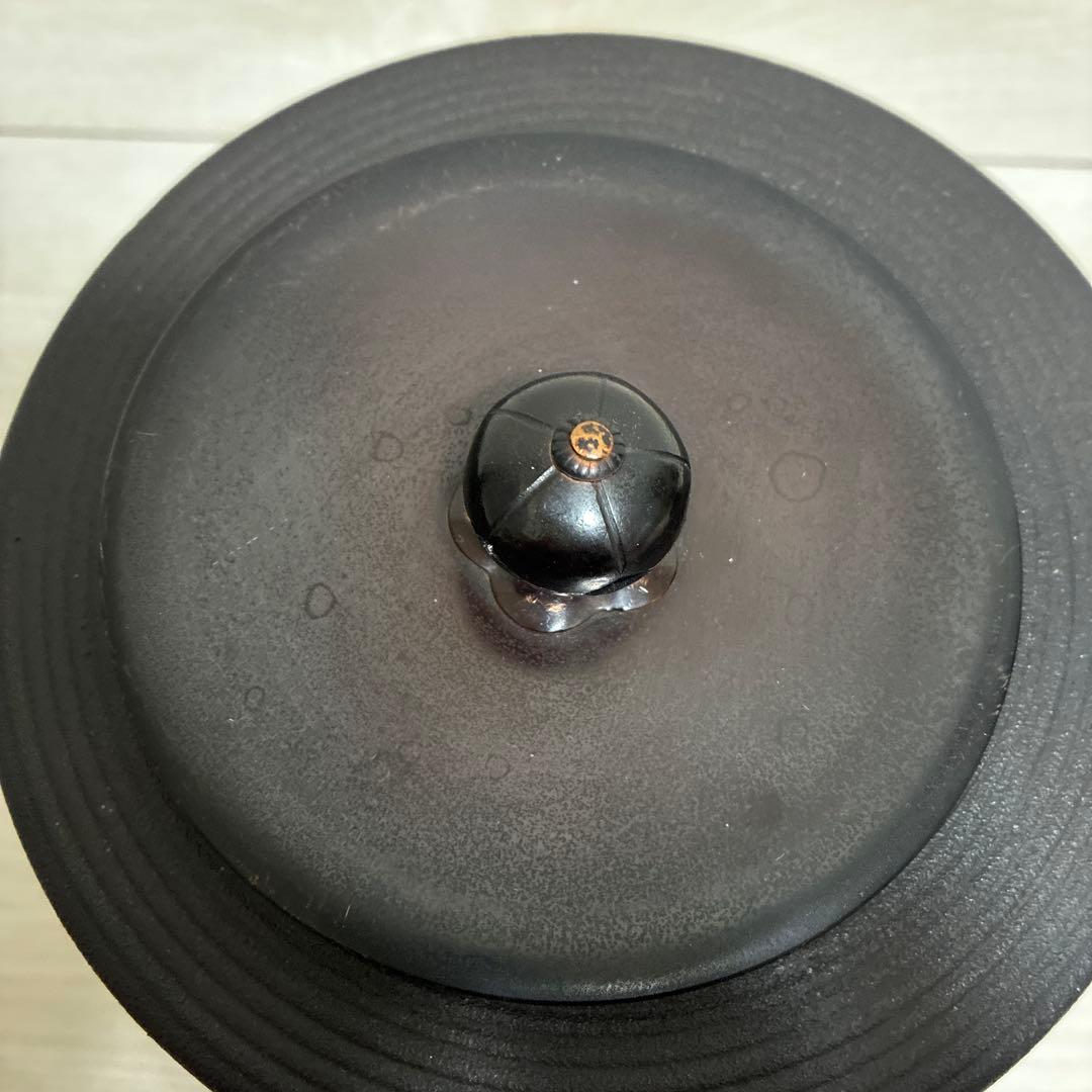 茶道具　志きの　糸目　筒釜 　　　　　　　蓋は唐銅製（釜かん付）