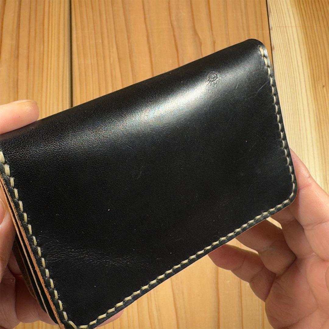 昭南本ヌメ革・丘染めブラック茶芯（手染め）｜ミドルトラッカーウォレット