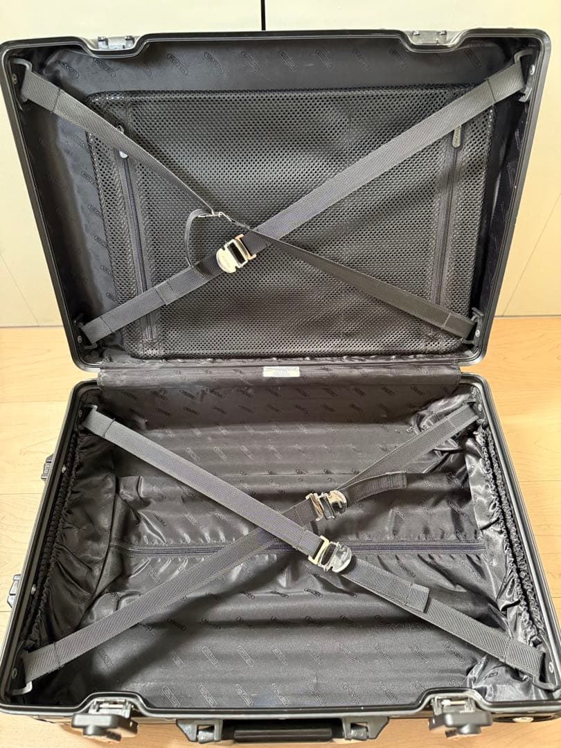 リモワ 機内持込可　クラシク黒アルミキャリーケース