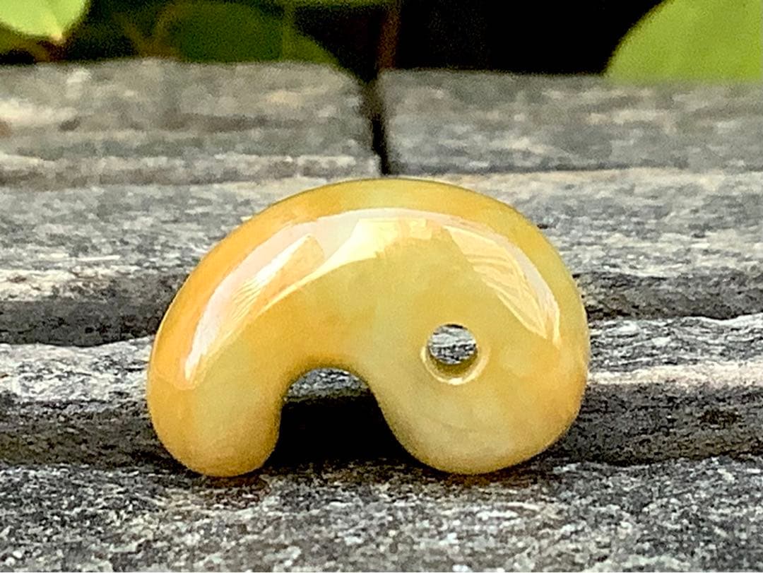 ⭕️超極上レア物　✳一番数少ない幻の幸運の黄色‼️ 糸魚川翡翠勾玉ガラス質鑑定鑑別書