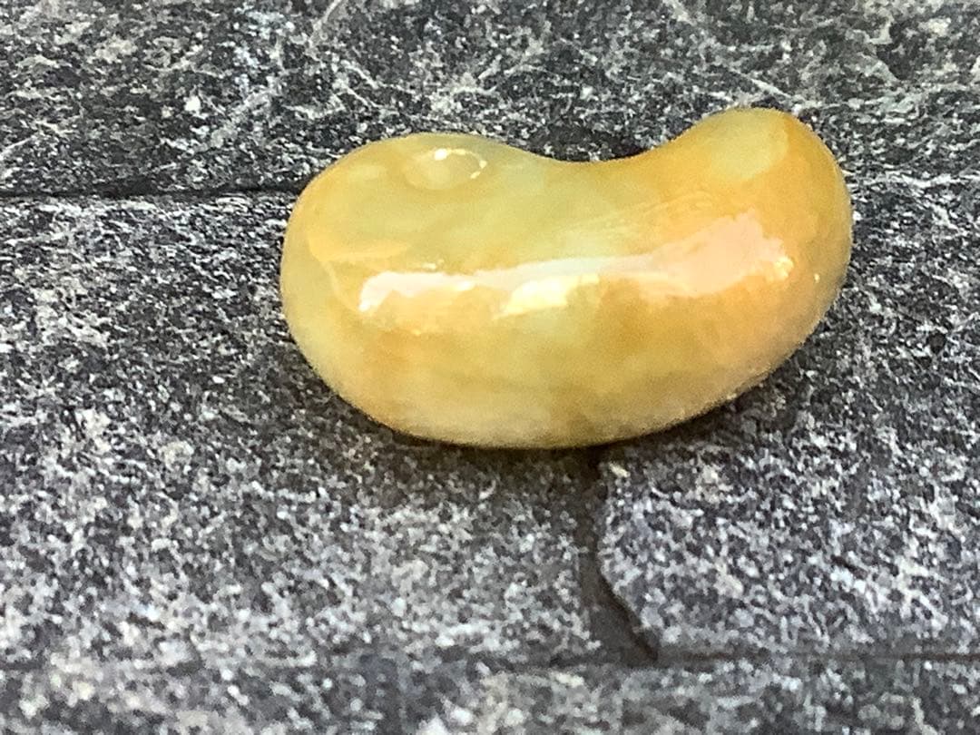 ⭕️超極上レア物　✳一番数少ない幻の幸運の黄色‼️ 糸魚川翡翠勾玉ガラス質鑑定鑑別書