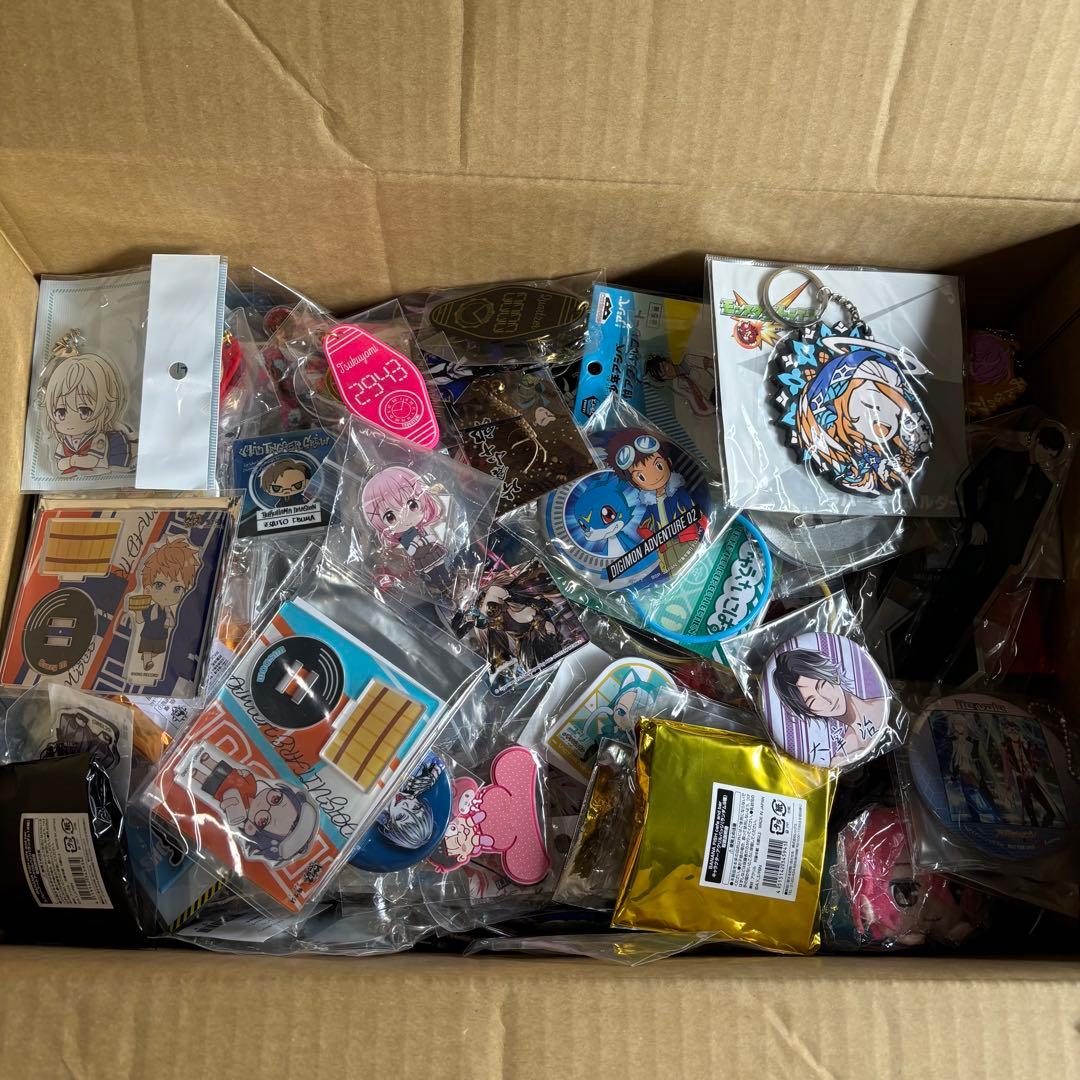 アニメ雑貨 紙物なし バッジ キーホルダー アクスタ など 1000点セット