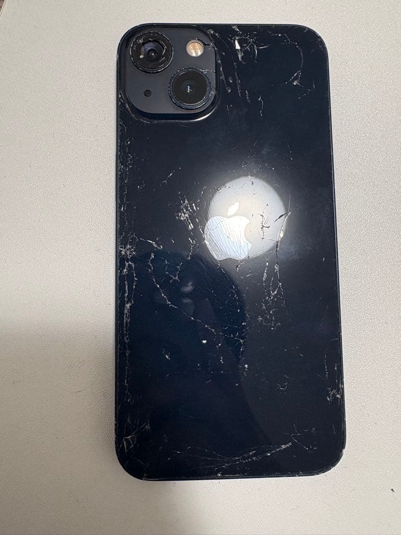 ブラック スマートフォン 背面ひび割れあり