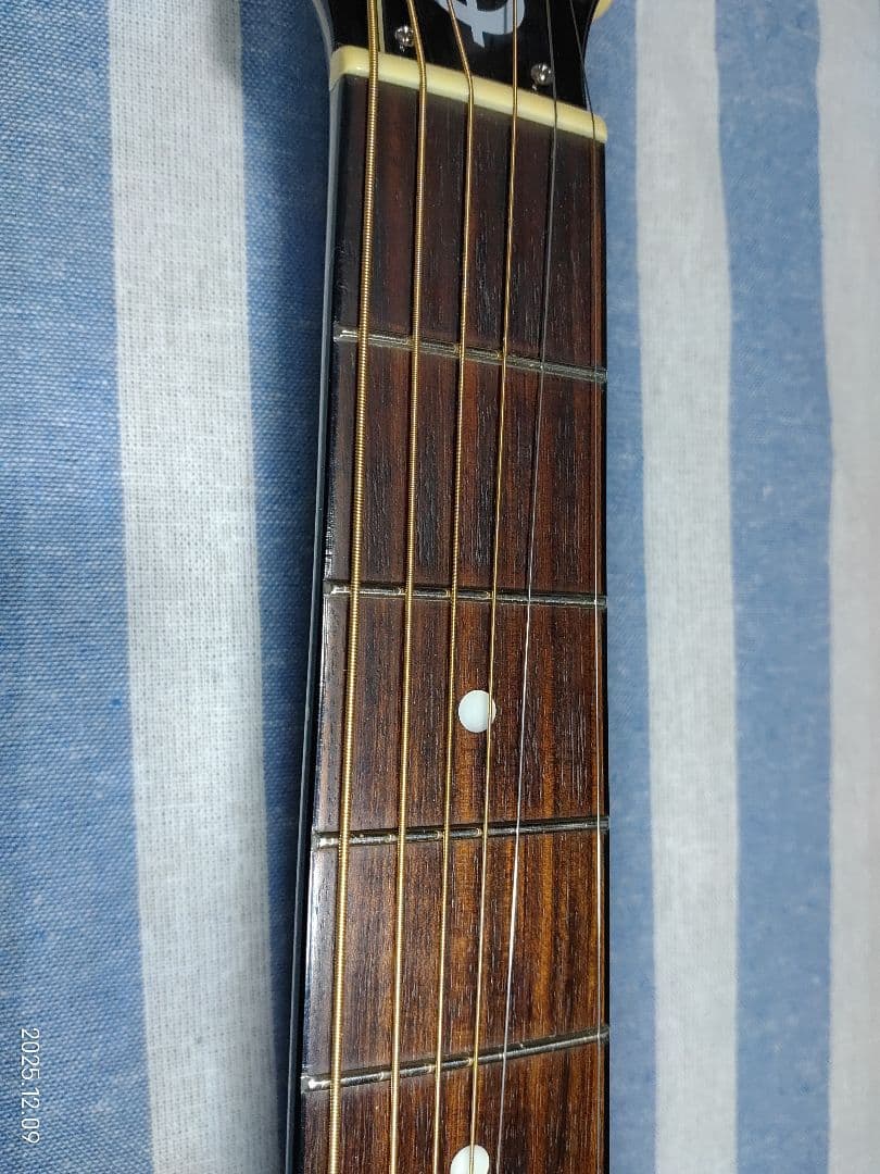 EpiphoneのGibsonヘッドの小振りアコギEL-00美品、ハードケース付