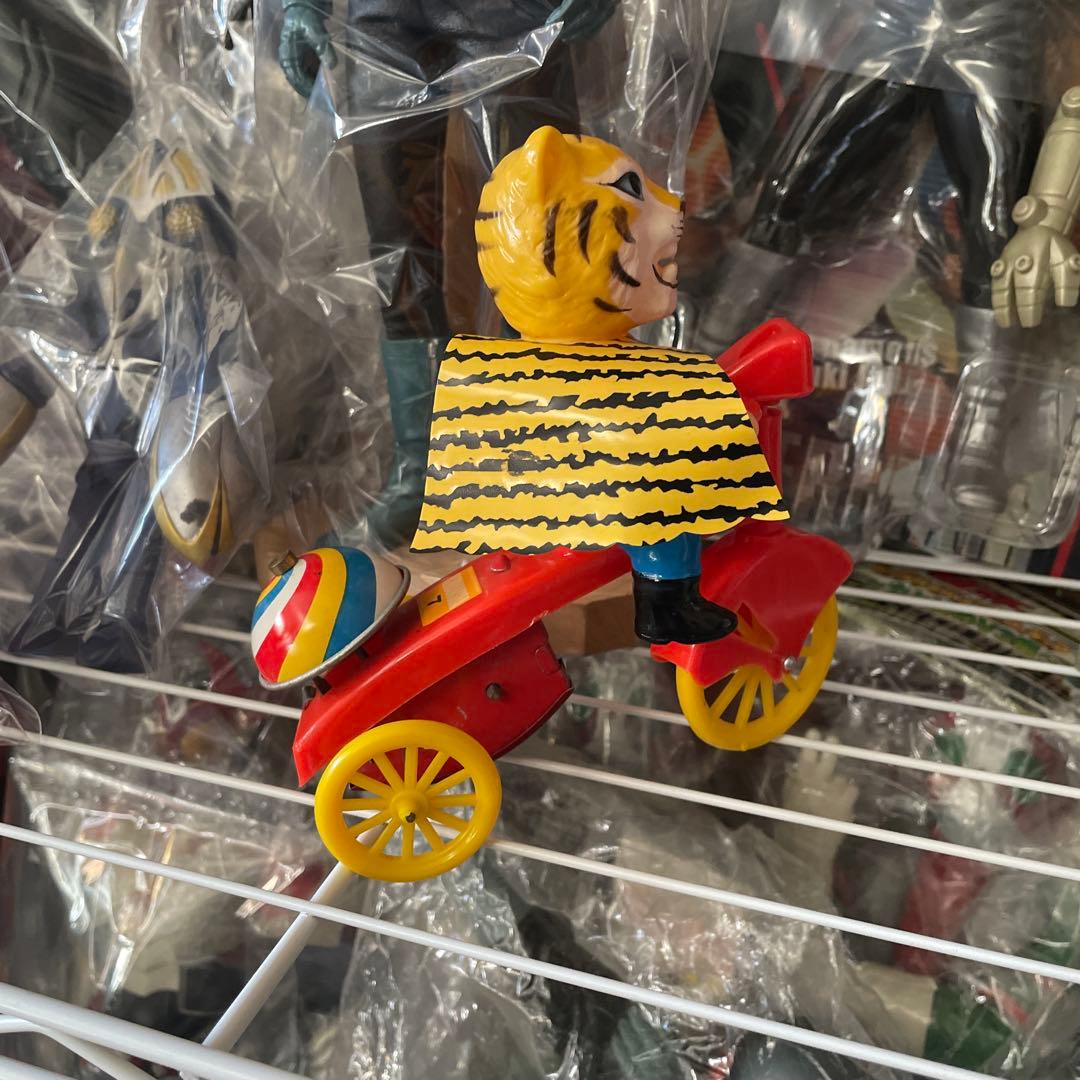 タイガーマスクキャラクター ブリキ三輪車 フィギュア