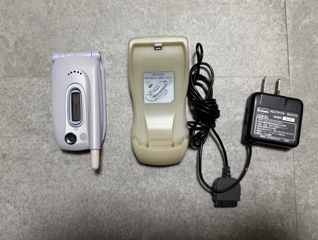 【レア】美品 ドコモ N251is ガラケー 卓上ホルダ N011 セット