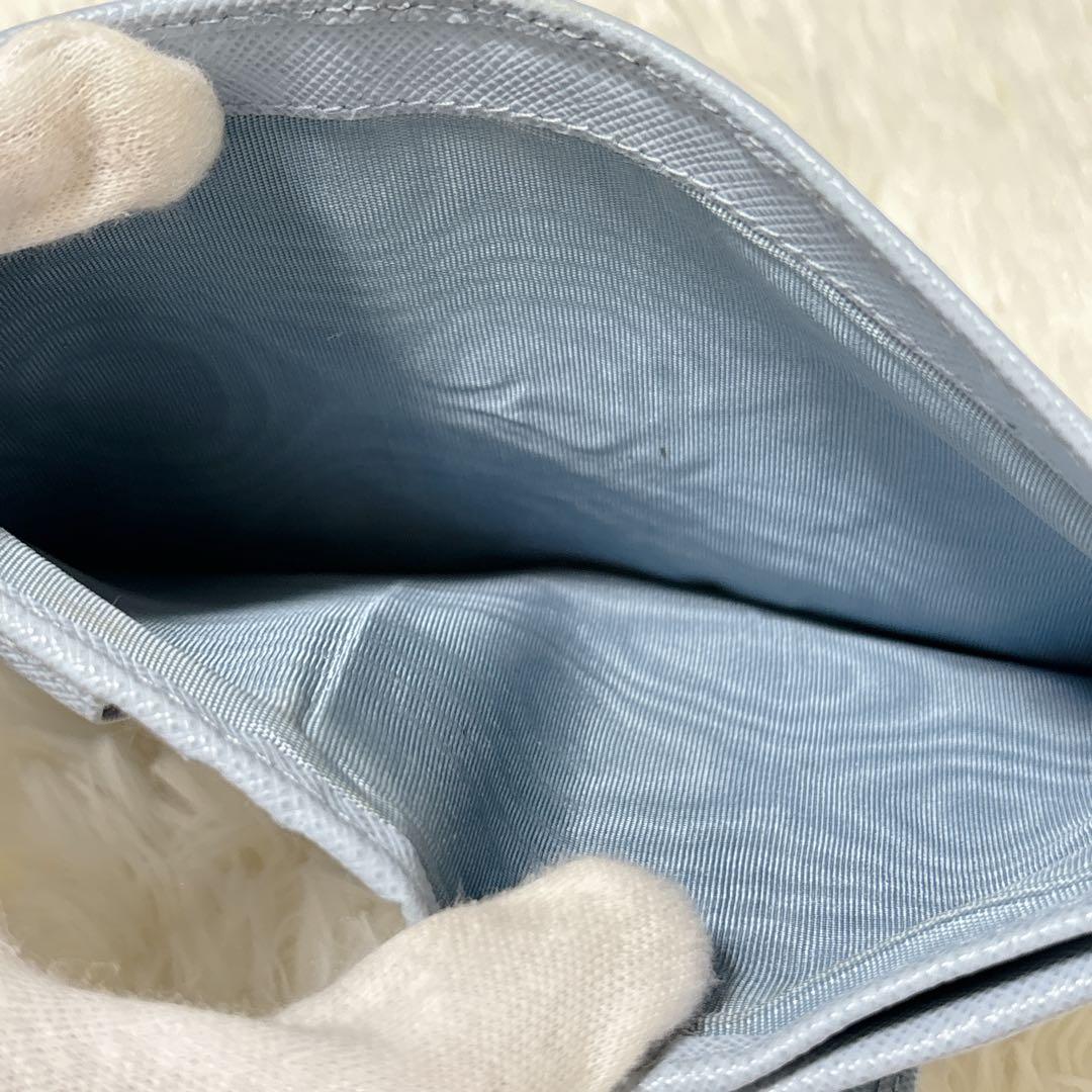 美品/現行✨プラダ 二つ折り財布 三角ロゴ レザー RFID ライトブルー 水色