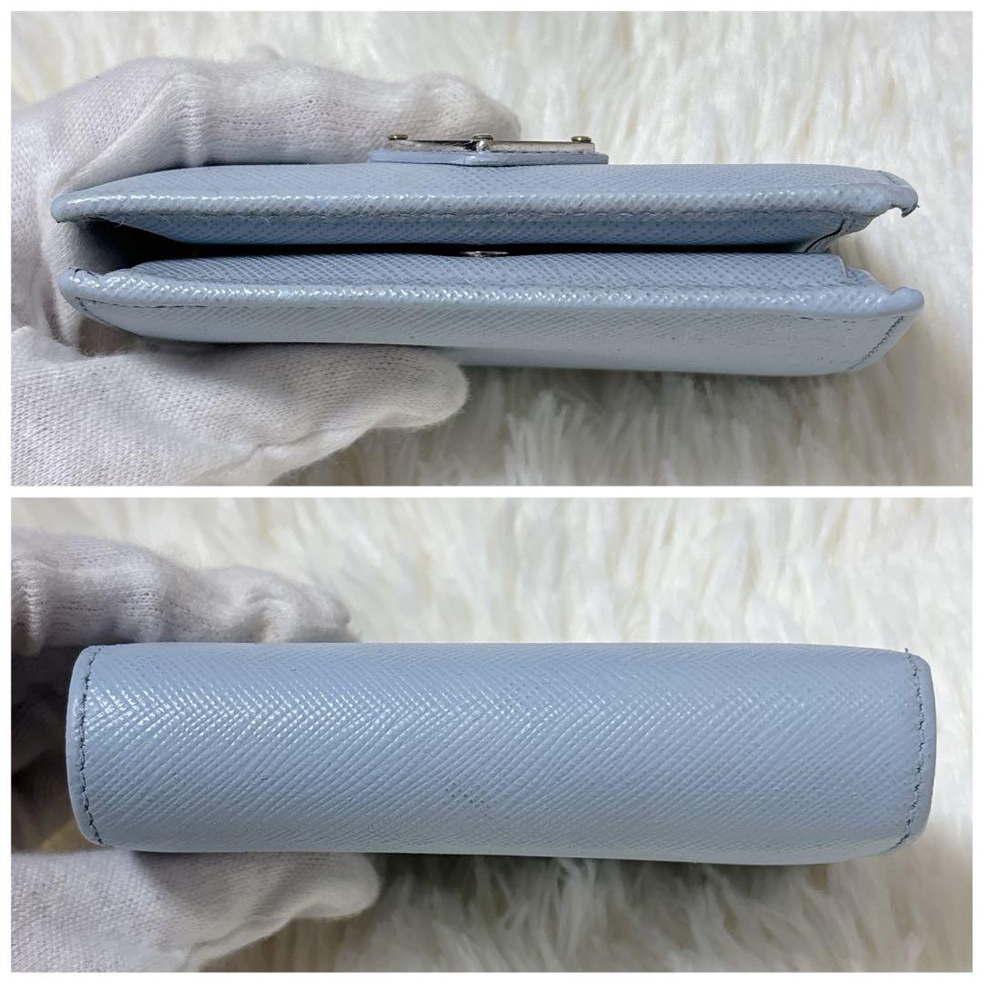 美品/現行✨プラダ 二つ折り財布 三角ロゴ レザー RFID ライトブルー 水色