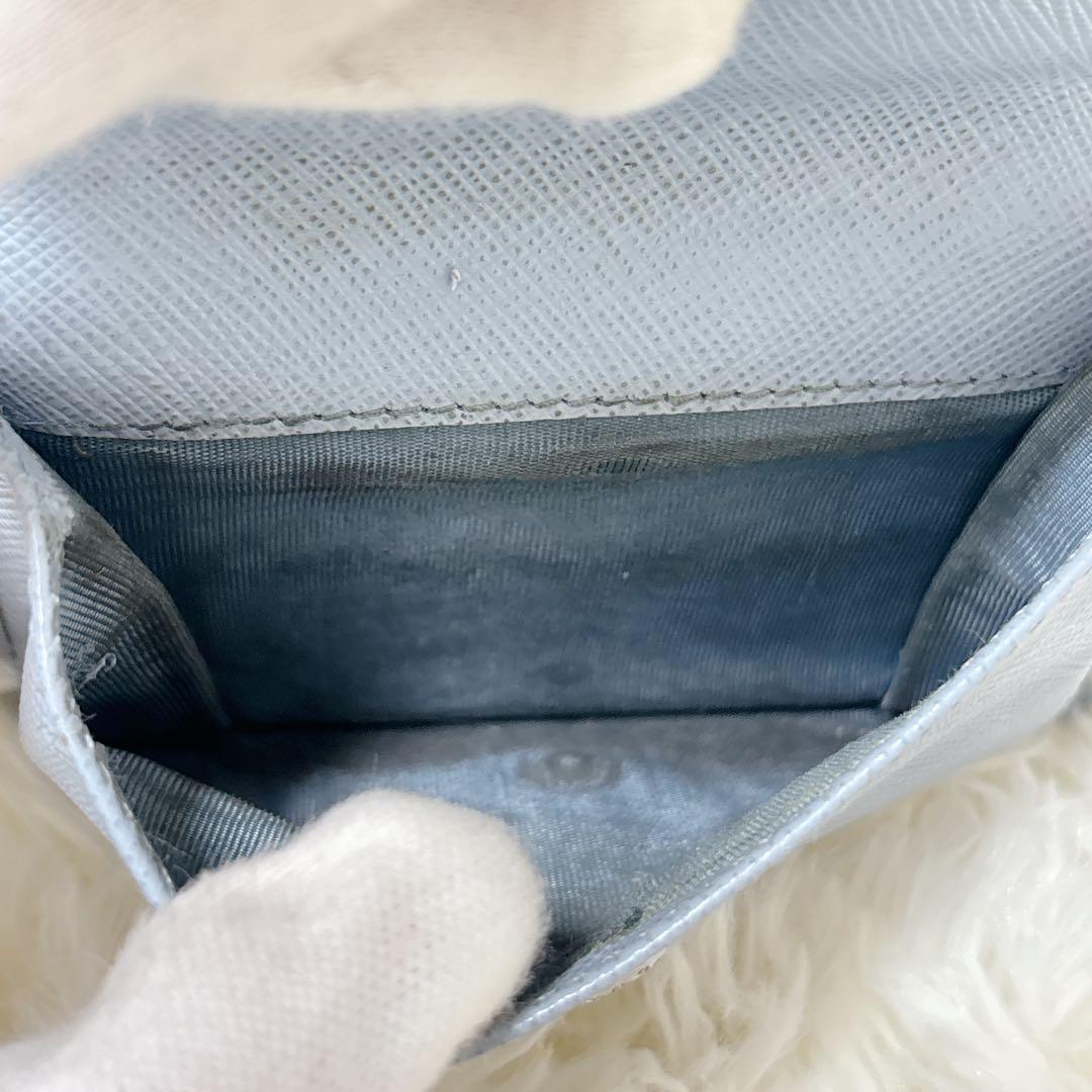 美品/現行✨プラダ 二つ折り財布 三角ロゴ レザー RFID ライトブルー 水色