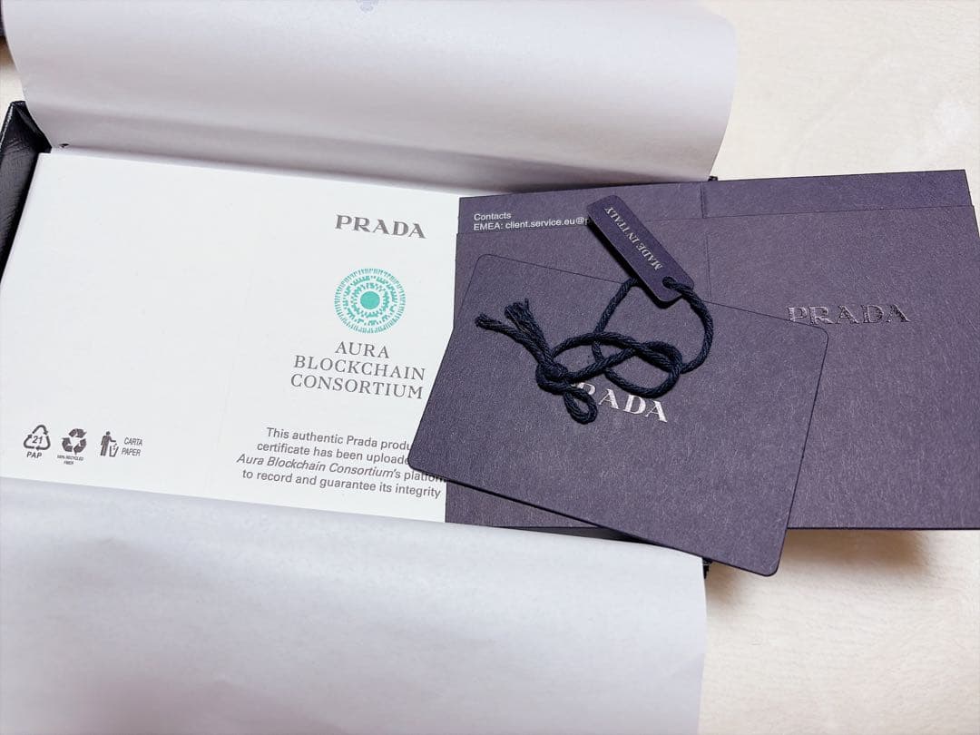 ［最終値下済］PRADA iPhone15 サフィアーノレザー ブルー