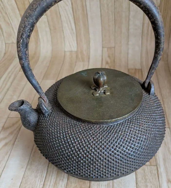 鋳鉄製　鉄瓶　龍文堂造　送料無料