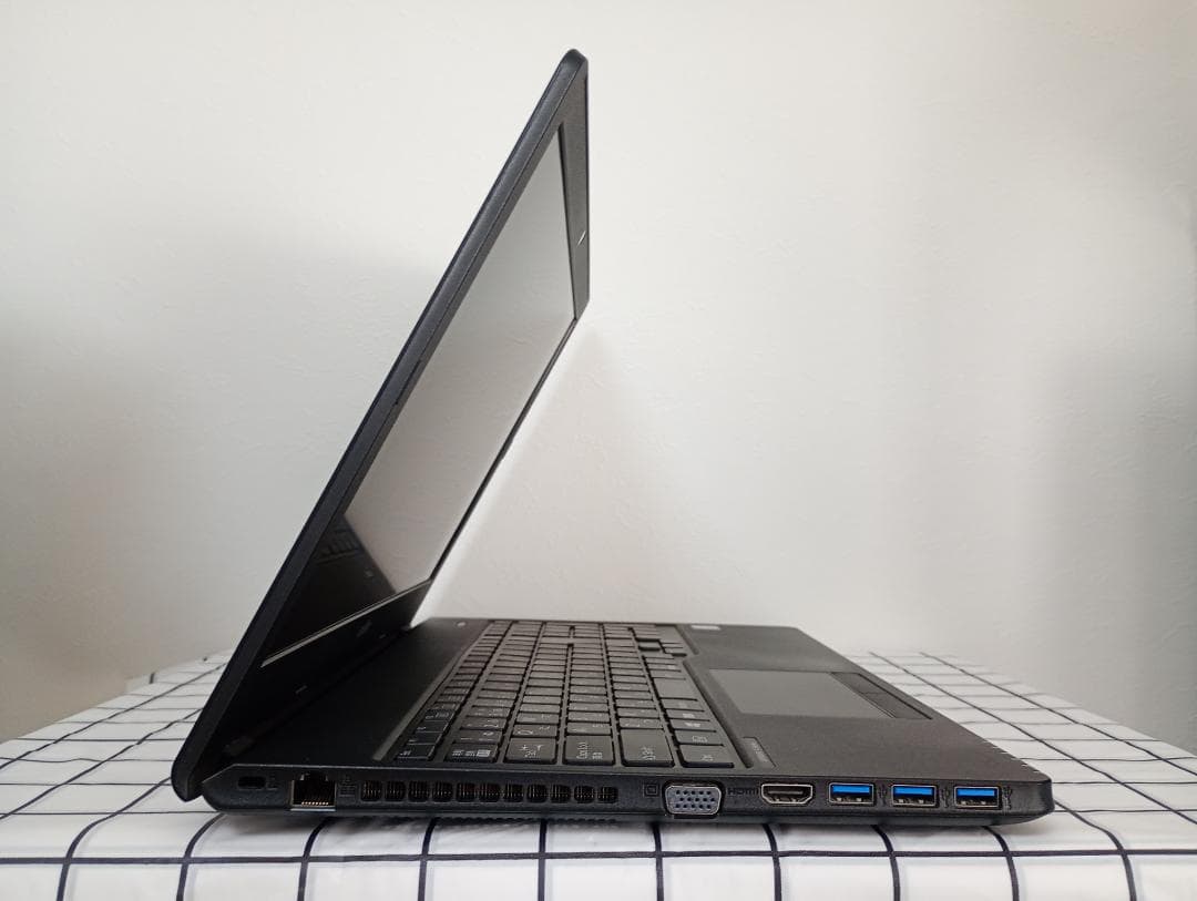 ◎新品SSD　intel 第8世代 Core i3／富士通／Win11 pro