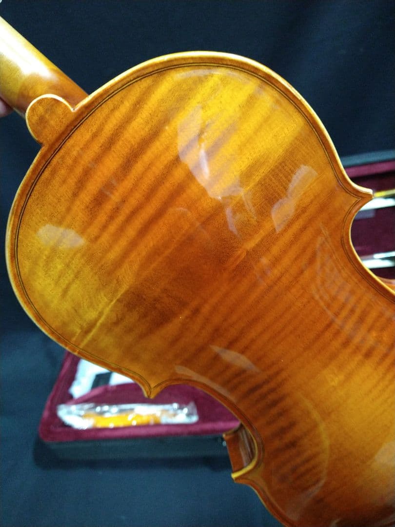 7万円の付属品付き　新品１ピース美しいトラ目メープルバイオリン　4/4サイズ