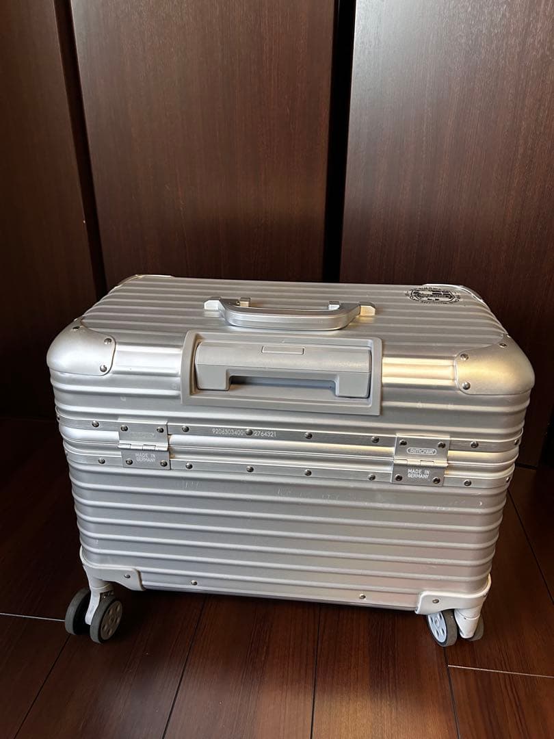 シルバー アルミニウム キャリーケース