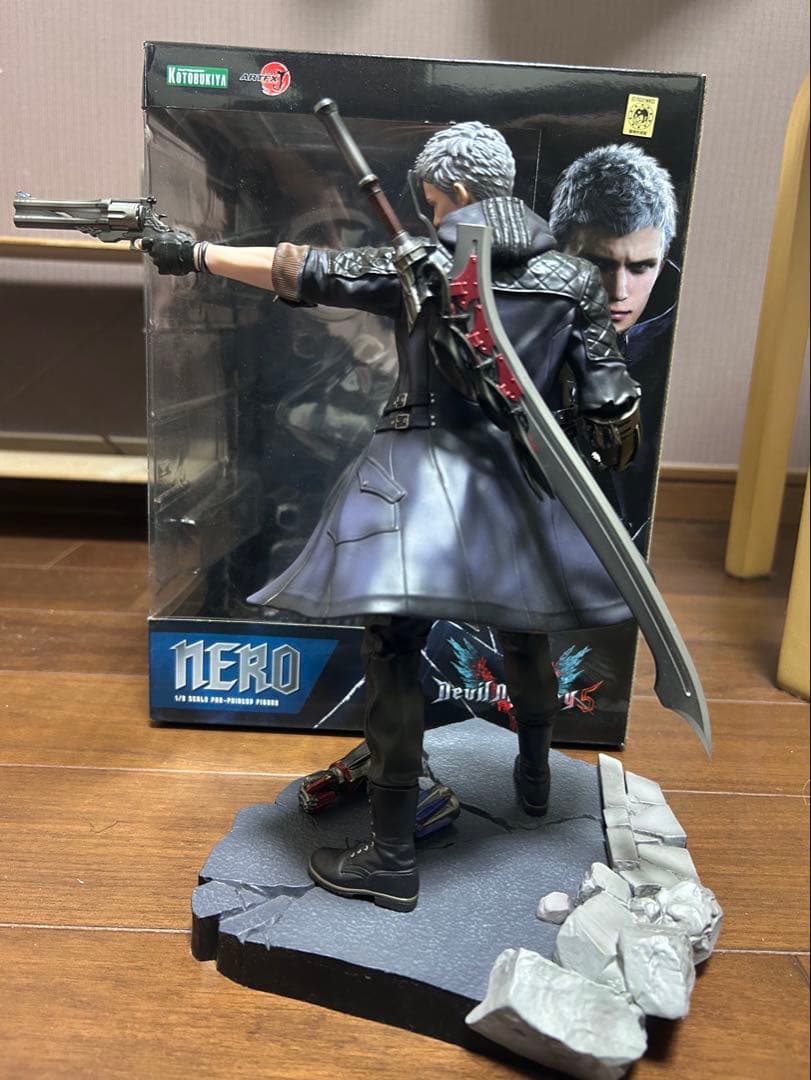 デビルメイクライ5 ネロ フィギュア